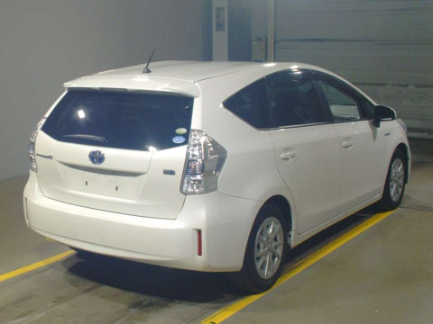 2012 Toyota Prius alpha ZVW40W[1]