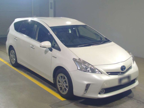 2014 Toyota Prius alpha ZVW41W[2]