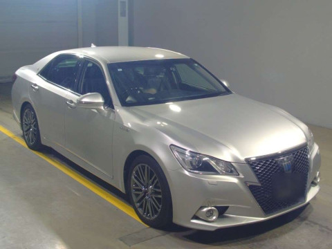 2013 Toyota Crown Hybrid AWS210[2]