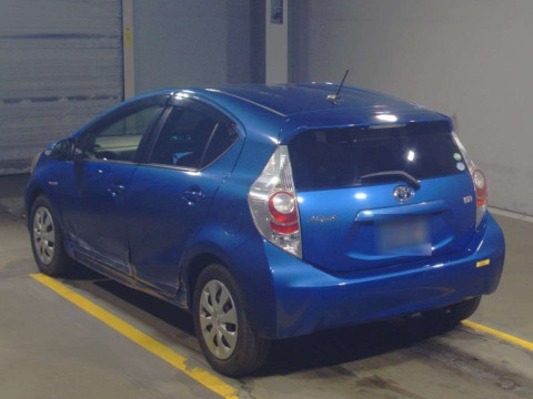 2012 Toyota Aqua NHP10[2]