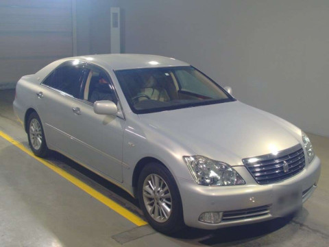 2004 Toyota Crown GRS182[1]