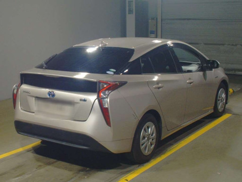 2016 Toyota Prius ZVW50[1]