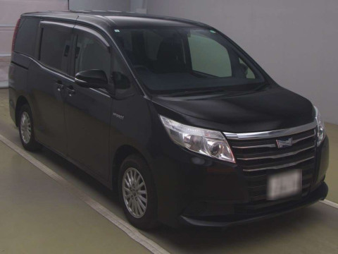 2015 Toyota Noah ZWR80G[1]