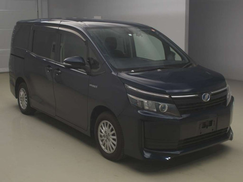 2014 Toyota Voxy ZWR80G[2]