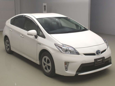 2015 Toyota Prius ZVW30[2]