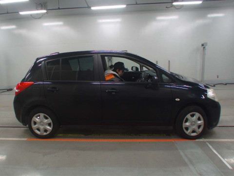 2011 Nissan Tiida C11[2]