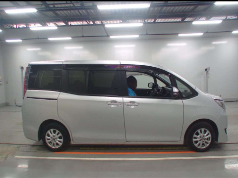 2018 Toyota Noah ZRR80G[2]