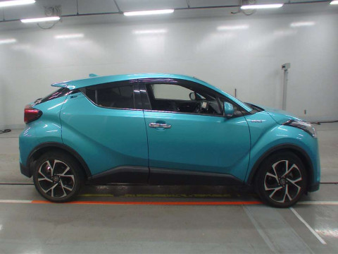 2019 Toyota C-HR ZYX10[2]