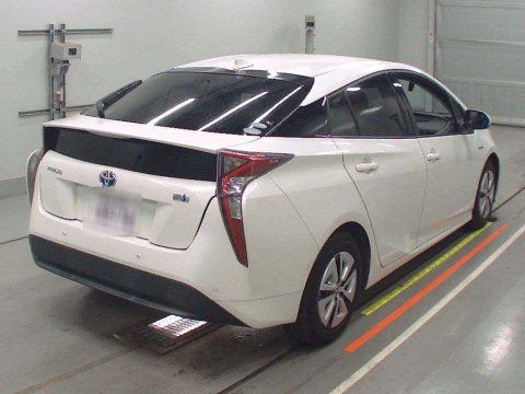 2016 Toyota Prius ZVW51[1]