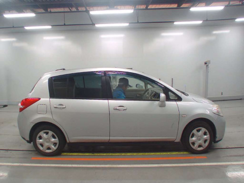 2011 Nissan Tiida C11[2]