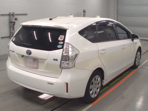 2012 Toyota Prius alpha ZVW41W[1]