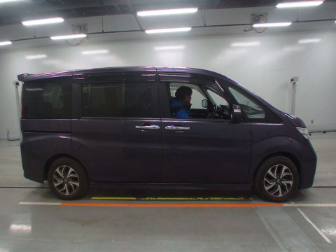 2015 Honda Step WGN Spada RP3[2]