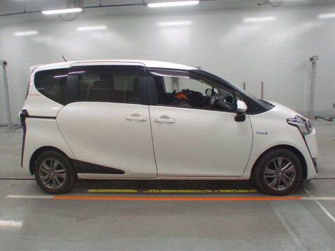 2015 Toyota Sienta NHP170G[2]