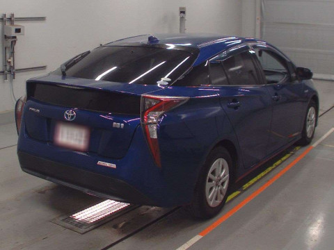 2017 Toyota Prius ZVW50[1]