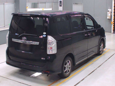 2012 Toyota Voxy ZRR70W[1]