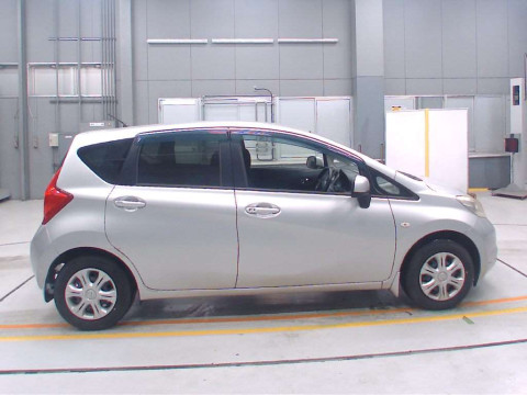 2013 Nissan Note E12[2]