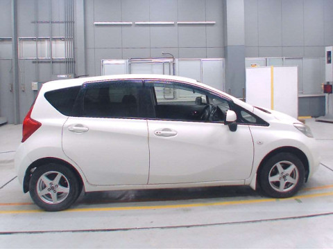 2013 Nissan Note E12[2]