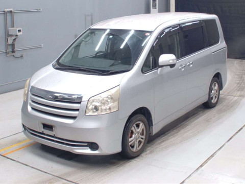 2010 Toyota Noah ZRR70G[0]