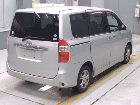 2010 Toyota Noah ZRR70G[1]