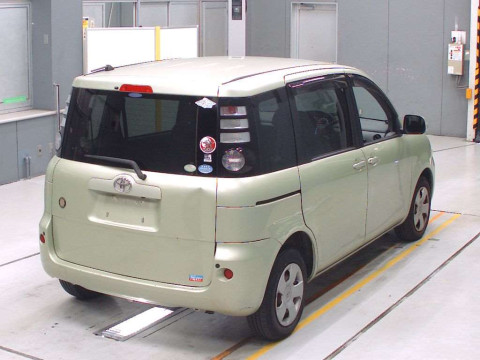 2010 Toyota Sienta NCP81G[1]