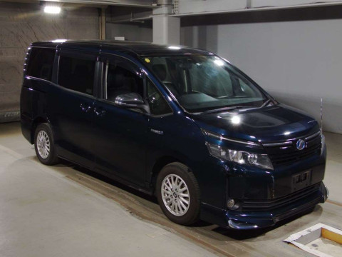 2014 Toyota Voxy ZWR80G[2]