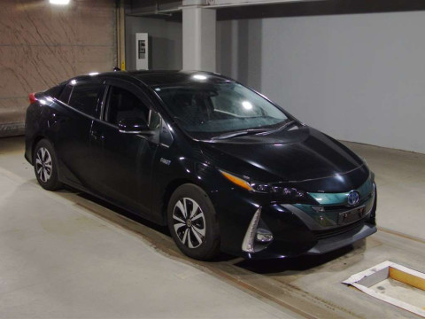 2018 Toyota Prius PHV ZVW52[2]