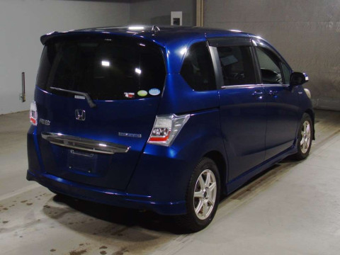 2011 Honda Freed hybrid GP3[1]