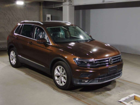 2017 Volkswagen Tiguan 5NCZE[2]