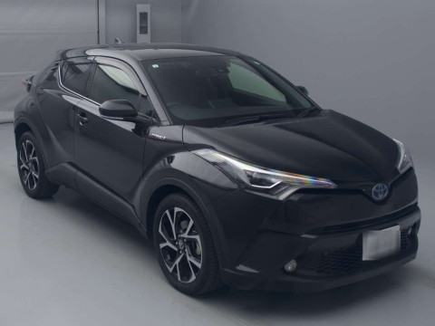 2017 Toyota C-HR ZYX10[2]