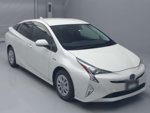 2018 Toyota Prius ZVW50[2]