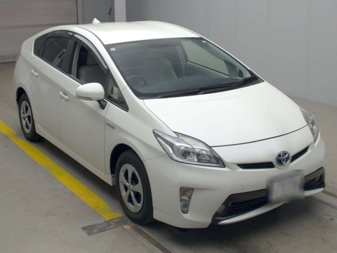 2015 Toyota Prius ZVW30[2]