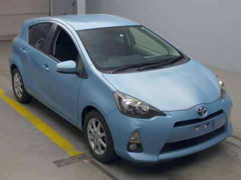 2012 Toyota Aqua NHP10[2]