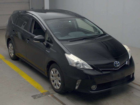 2012 Toyota Prius alpha ZVW41W[2]