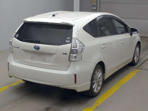 2012 Toyota Prius alpha ZVW41W[1]