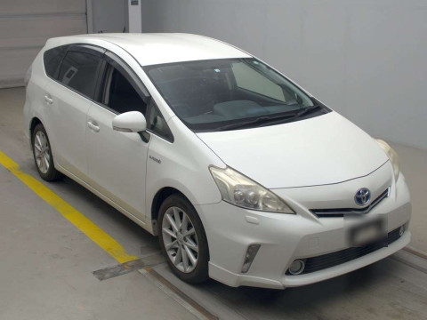 2012 Toyota Prius alpha ZVW41W[2]