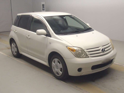 2005 Toyota IST NCP60[2]