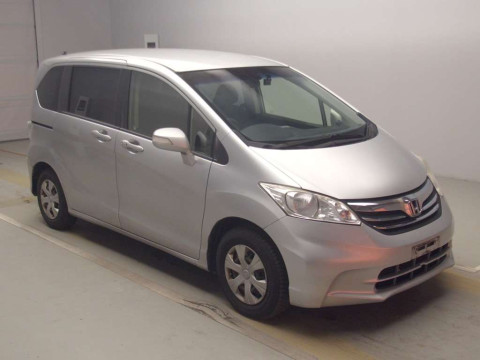 2013 Honda Freed GB3[2]