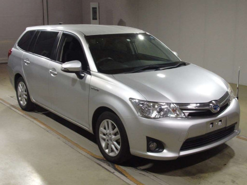 2013 Toyota Corolla Fielder NKE165G[2]