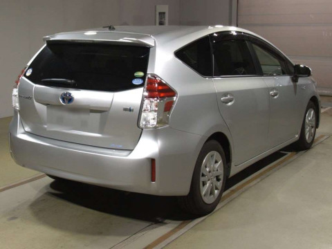 2017 Toyota Prius alpha ZVW41W[1]