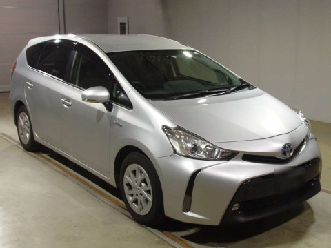 2017 Toyota Prius alpha ZVW41W[2]