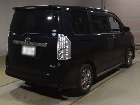 2013 Toyota Voxy ZRR70W[1]