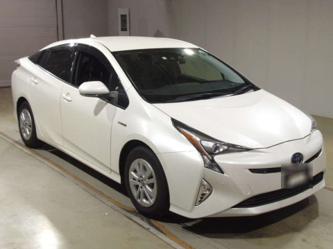 2018 Toyota Prius ZVW50[2]