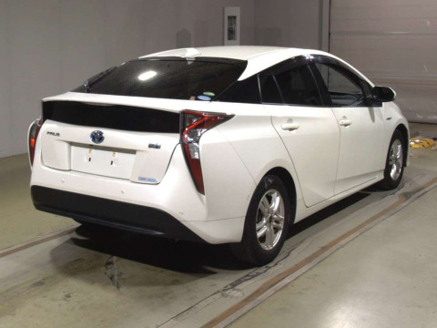 2017 Toyota Prius ZVW50[1]