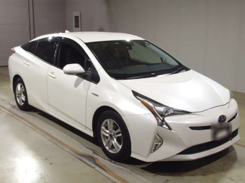 2017 Toyota Prius ZVW50[2]