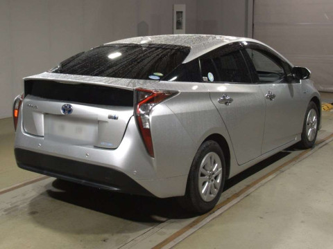 2017 Toyota Prius ZVW50[1]