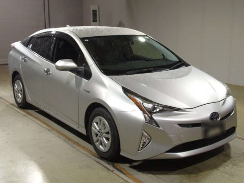 2017 Toyota Prius ZVW50[2]