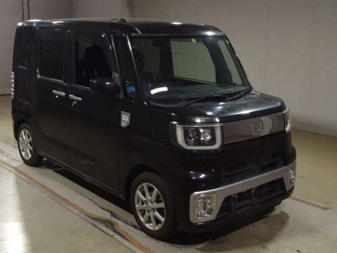 2016 Daihatsu Wake LA700S[2]