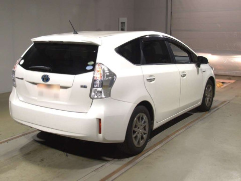 2014 Toyota Prius alpha ZVW41W[1]