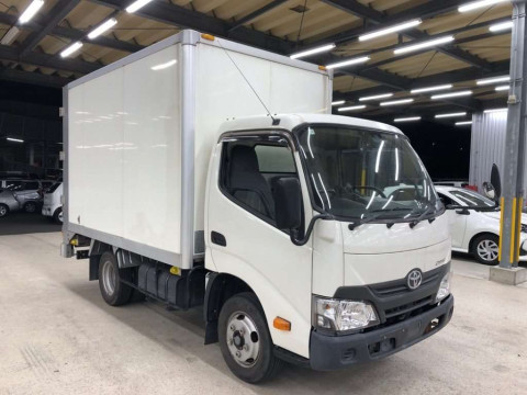 2017 Toyota Dyna Truck XZU605[2]