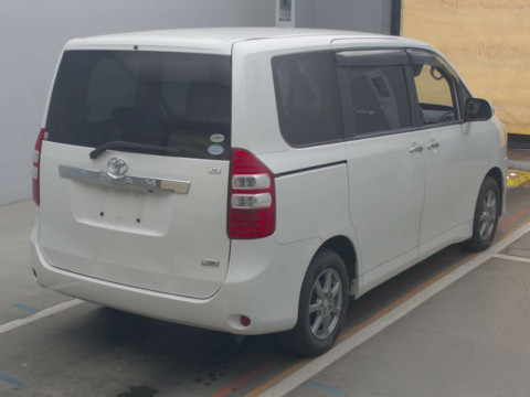 2012 Toyota Noah ZRR70G[1]